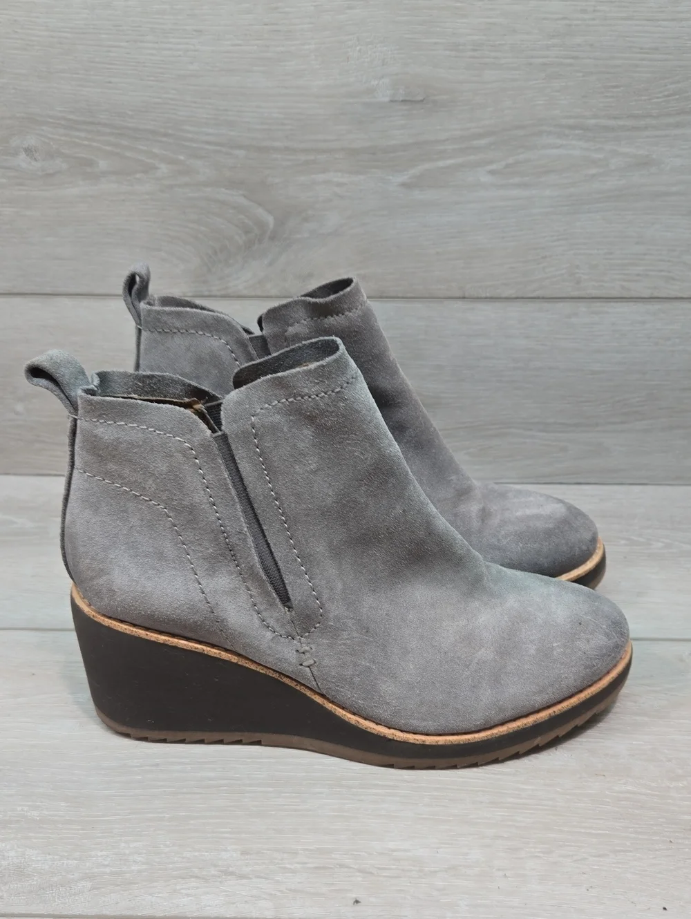 Sofft Women Grey Suede Aqua Wedge Ankle Boots Comfort Chelsea Shoes Sz 8.5M